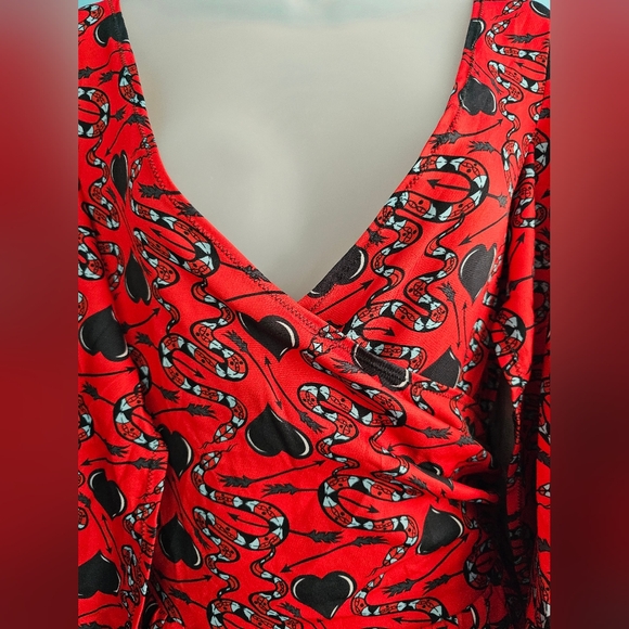 AINS AND ELKE RED FAN SLEEVE DRESS - Picture 2 of 6